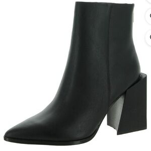 NIB- Steve Madden Womens Tish Leather Pointed Toe
Ankle Boots - size 9.5